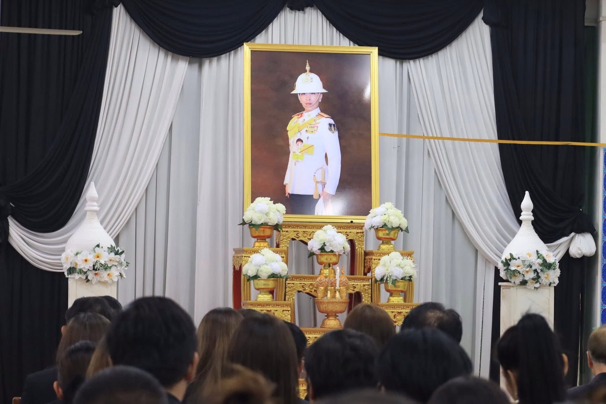 title - ส.ป.ก.อ่างทอง ร่วมพิธีบำเพ็ญกุศลสวดพระอภิธรรม เพื่ออุทิศถวายพระราชกุศลแด่ สมเด็จพระเจ้าลูกเธอ เจ้าฟ้าพัชรกิติยาภา นเรนทิราเทพยวดี กรมหลวงราชสาริณีสิริพัชร มหาวัชรราชธิดา ณ วัดอ่างทองวรวิหาร